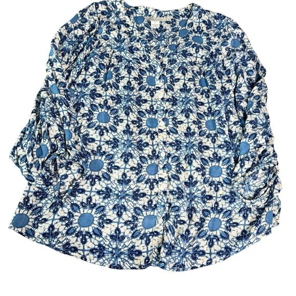 Lucky Brand Tops - Lucky Brand Women's sz Medium Blue Cream Floral Dolman Sleeve Blouse Button Up